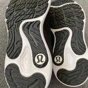 Lululemon size 9 shoes